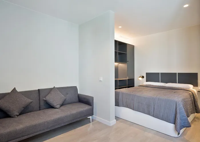 Vibe By Olala Homes 锡切斯